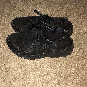5.5 black nike huaraches